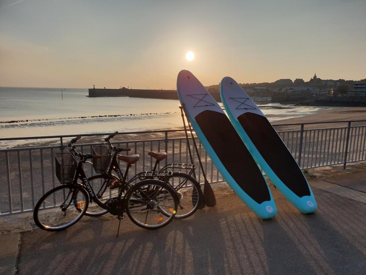 Un Balcon Sur La Mer, Acces Direct A La Plage Granville Esterno foto