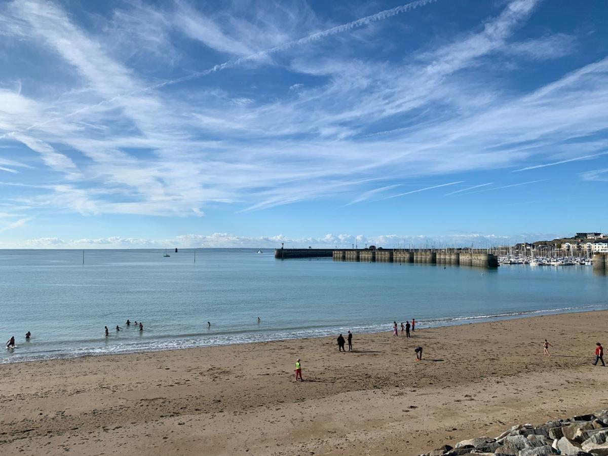 Un Balcon Sur La Mer, Acces Direct A La Plage Granville Esterno foto